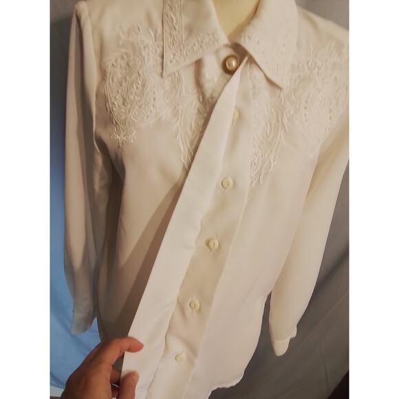 Christie & Jill White Embroidered Button Front Blouse - Picture 3 of 7